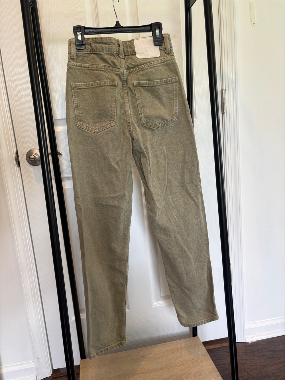 Zara Women’s Straight Leg Jeans in Olive Green - Picture 3 of 4